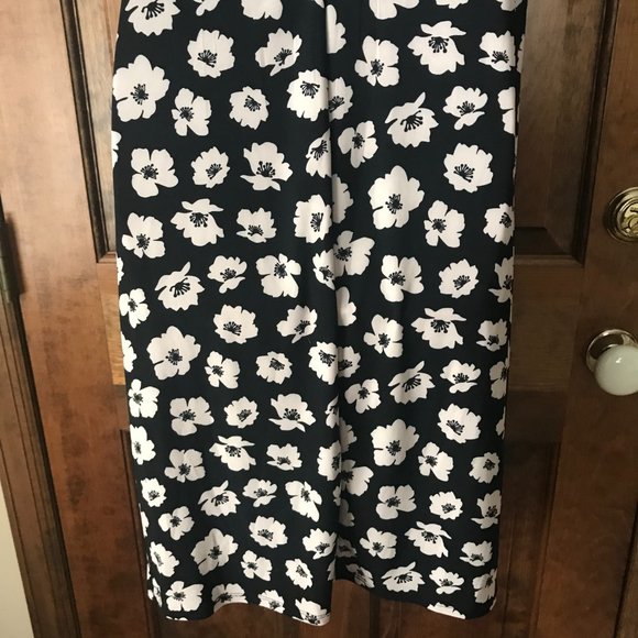 NWT Anne Klein Black w/Ivory Scattered Flowers Deep V Dress Size 14 - Picture 12 of 15
